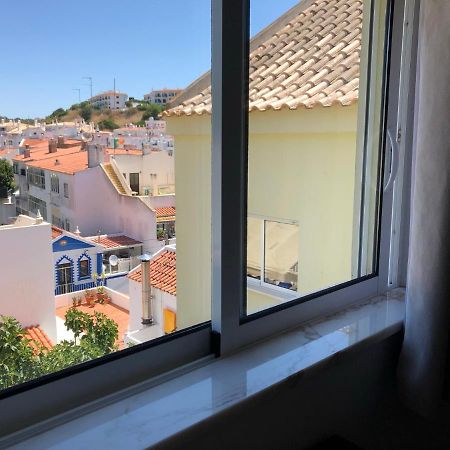 Algarve, Carvoeiro Centre-Ville, Recent Appartement En Duplex Pour 5 Personnes Luaran gambar